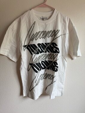 Tulones Graphic Tee